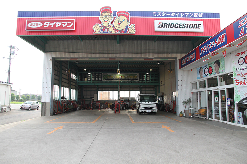 トラック作業場
